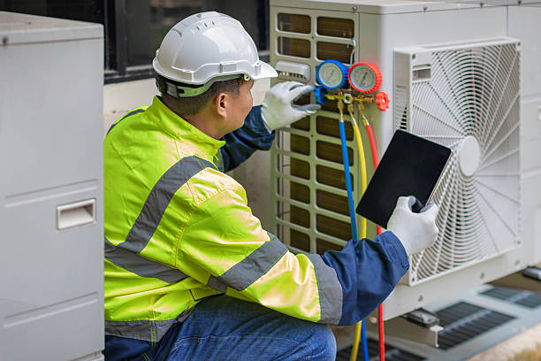 Professional Hvac Installation technician working in Hamilton, TX